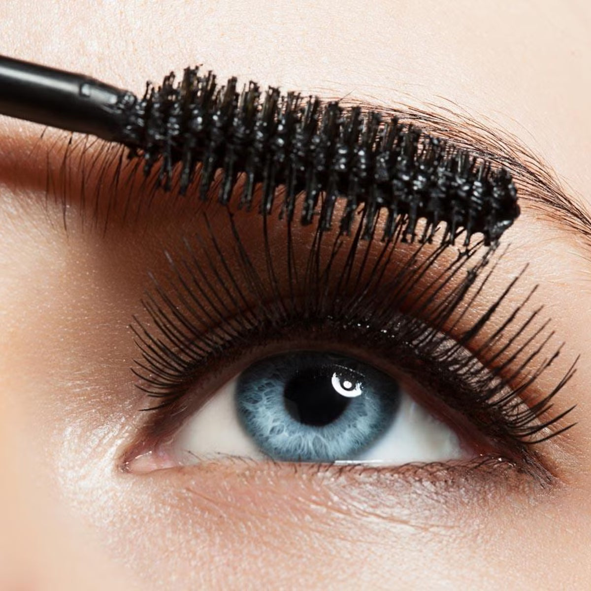 MASCARA BRUSH APPLICATOR